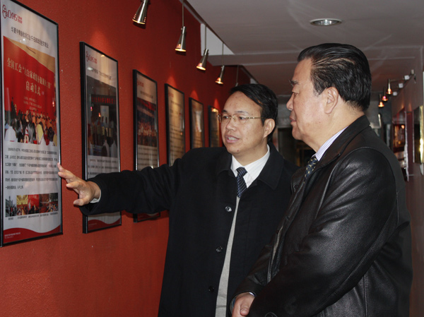 张文范会长一行到华夏中青参观总部考察指导工作